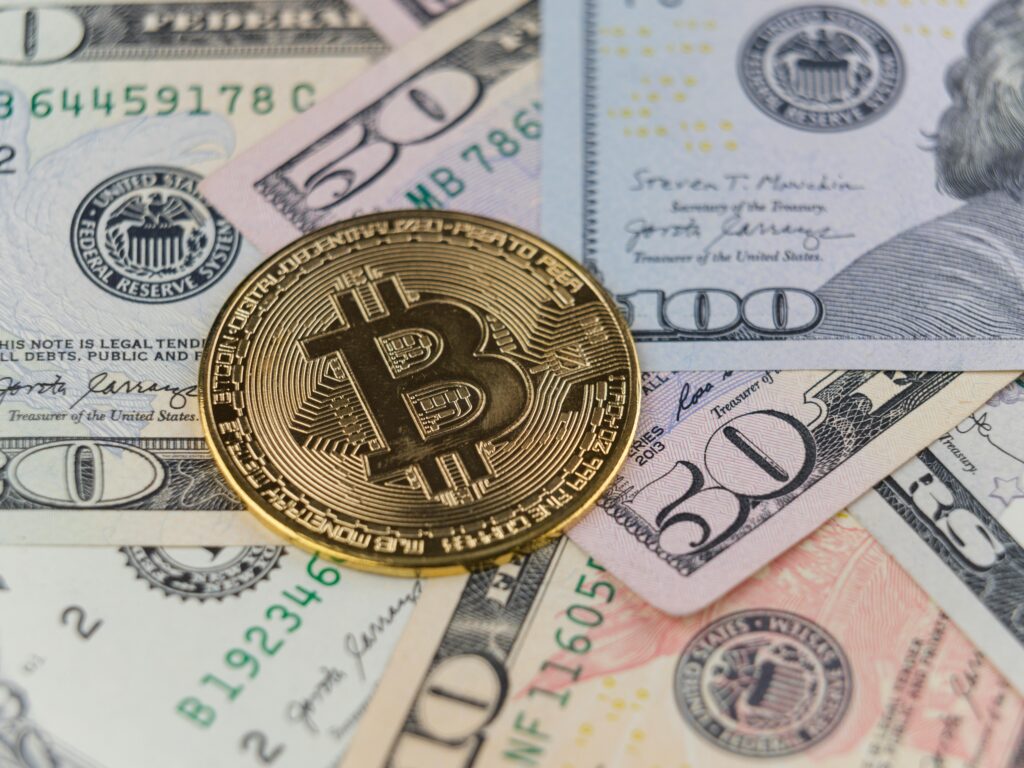 imagem de bitcoin representando imposto de renda sobre criptomoedas