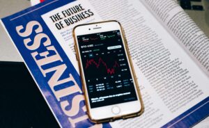 imagem de gráficos mostrando como viver de renda com FIIs