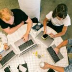 pessoas testando ideia antes de empreender pelo método Lean Startup
