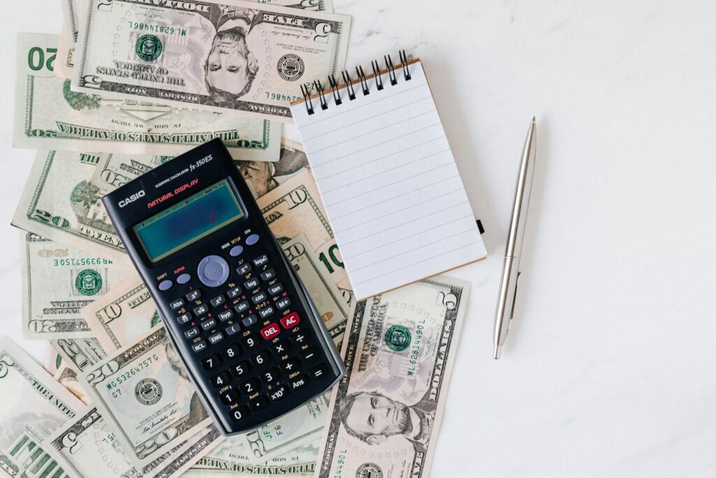 imagem de calculadora representando como controlar despesas
