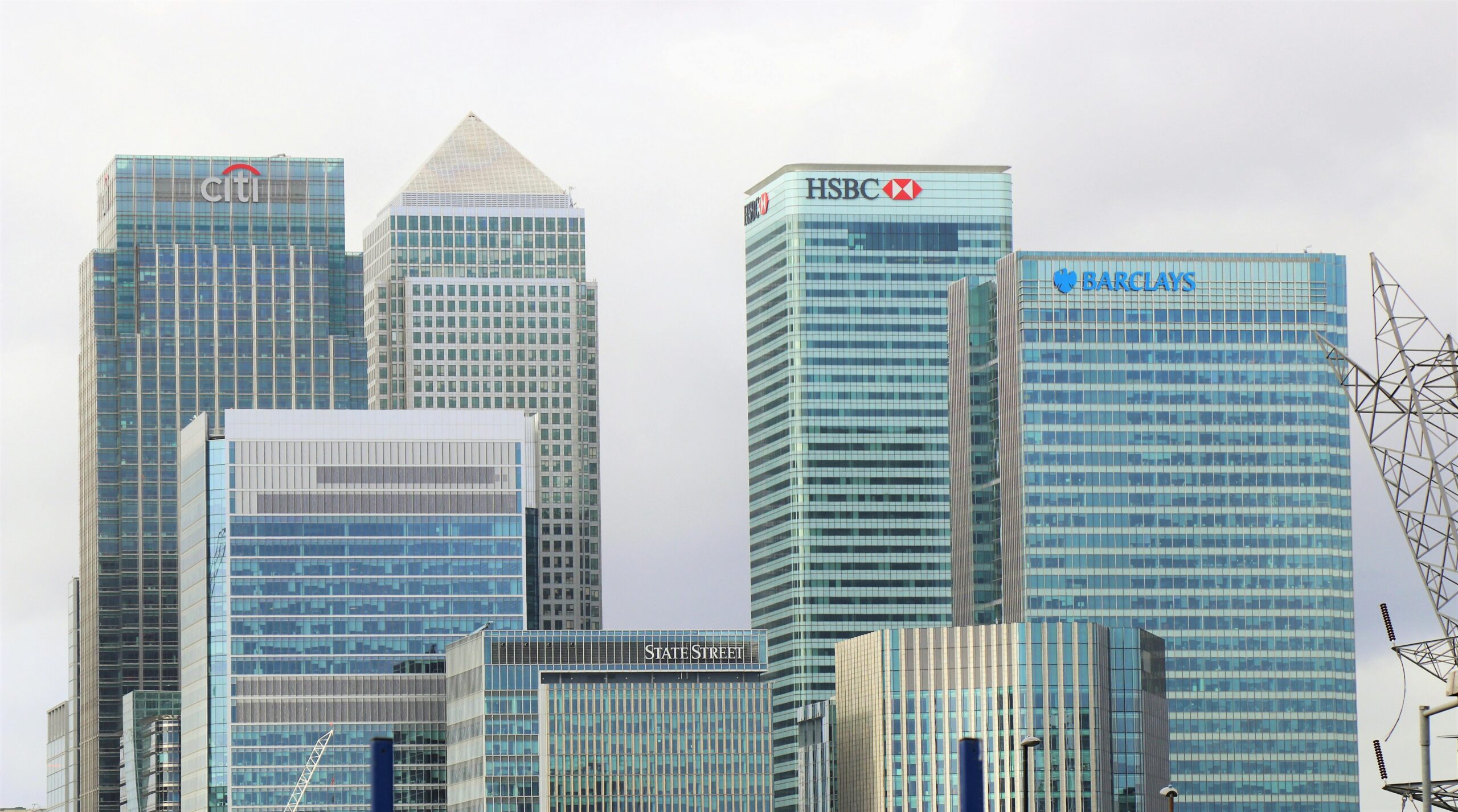 imagem de prédios representando fintechs e bancos digitais