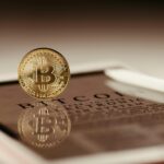 imagem de bitcoin representando open finance no brasil e no mundo